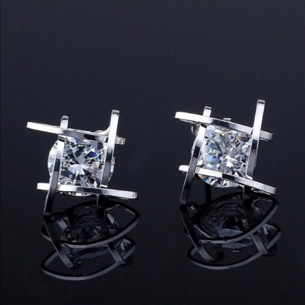 💎NEW 3D Silver Cage Diamond Stud Earrings - Picture 3 of 7